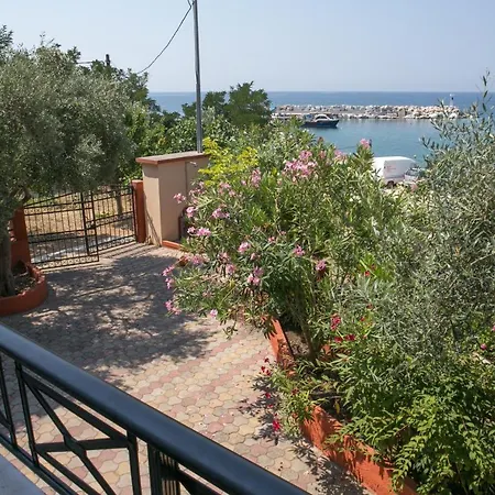 Elvetia Villa Potos Buitenkant foto